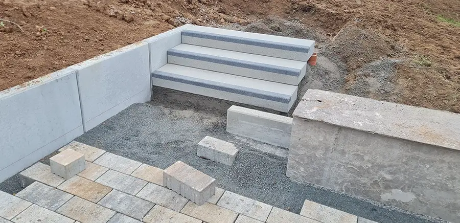 Pflasterarbeiten und Treppenanlage im Garten durch Forsters Gartenbauwelt